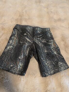 Shiny Snake-Print Women’s Bike Shorts - Silver/Black